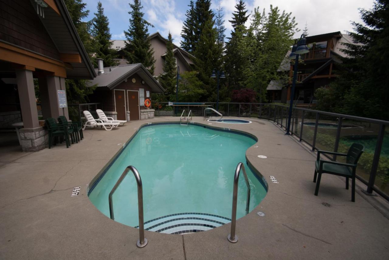1 Bedroom Modern Townhome With Residential Hot Tub & Pool Whistler Exterior photo